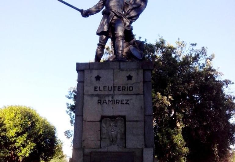 Monumento eleuterio ramirez Sonesta Osorno Monumento eleuterio ramirez Sonesta Osorno