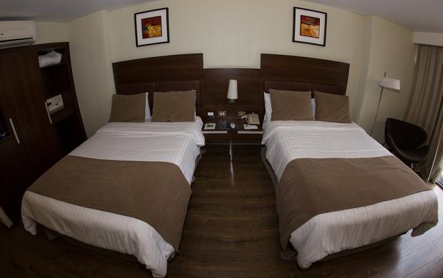 HABITACIÓN SUPERIOR TWIN Howard Johnson Hotel & Suites Córdoba HABITACIÓN SUPERIOR TWIN Howard Johnson Hotel & Suites Córdoba