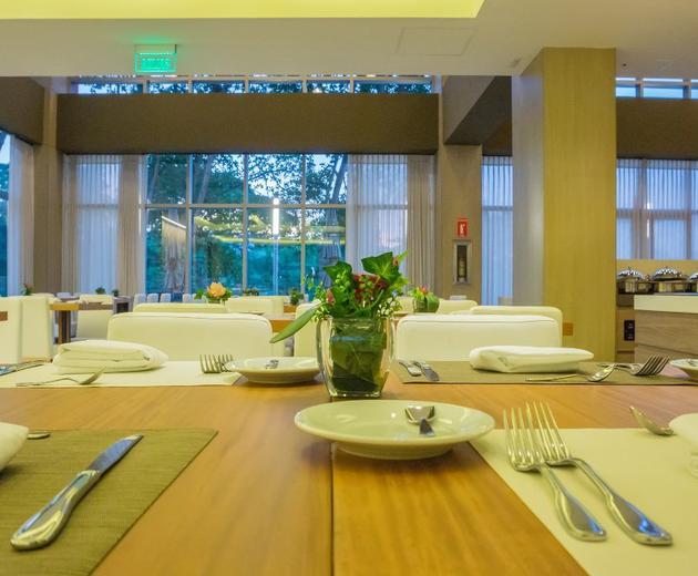 Restaurante mangle Hotel Radisson Guayaquil