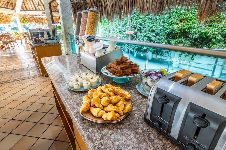 Desayuno buffet GHL Hotel Relax Costa Azul Santa Marta
