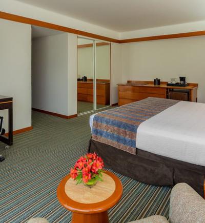 Habitación ejecutiva cama grande Sonesta El Olivar Lima Habitación ejecutiva cama grande Sonesta El Olivar Lima