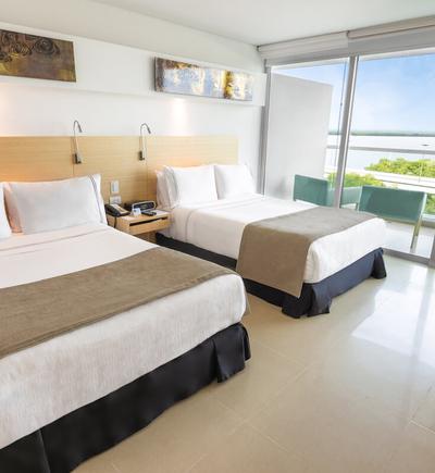 Habitación estándar dos camas dobles Sonesta Hotel Cartagena