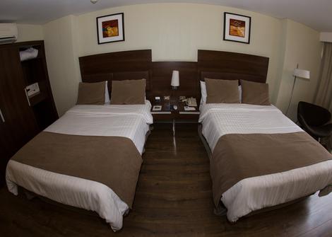 HABITACIÓN SUPERIOR TWIN Howard Johnson La Cañada Hotel & Suites Córdoba HABITACIÓN SUPERIOR TWIN Howard Johnson La Cañada Hotel & Suites Córdoba