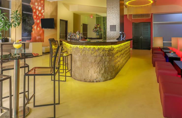 Lobby bar asia GHL Hotel Barranquilla 