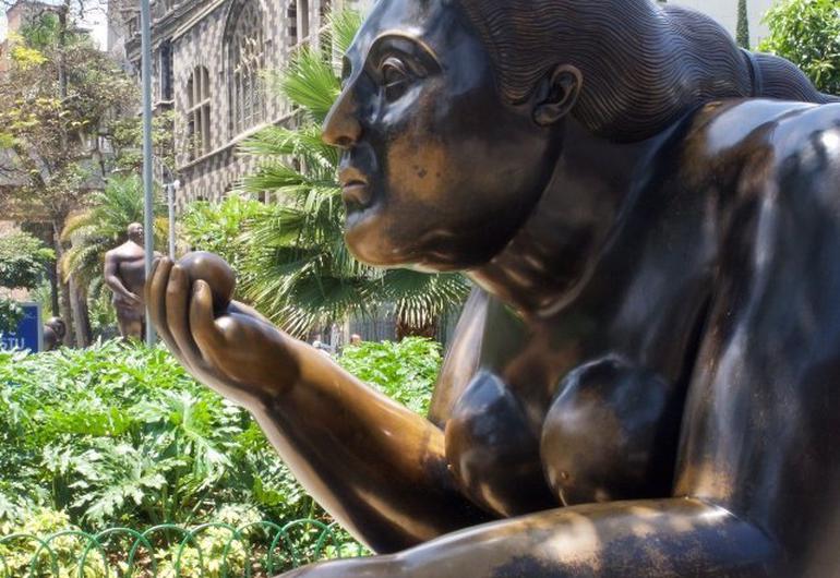 Plaza de botero  GHL Portón Medellín