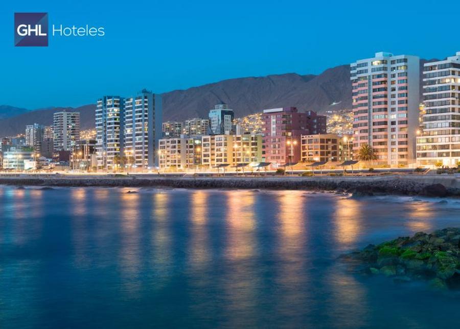 Personas disfrutando de Playa Paraíso en Antofagasta