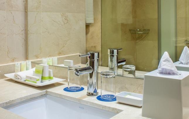 HABITACIÓN TRADITIONAL KING Hotel Four Points By Sheraton Barranquilla Barranquilla HABITACIÓN TRADITIONAL KING Hotel Four Points By Sheraton Barranquilla Barranquilla