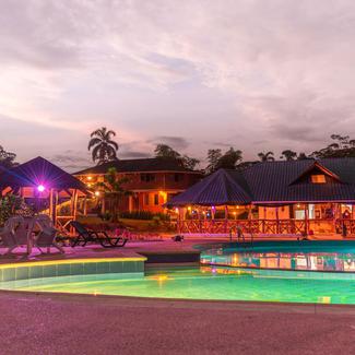 PISCINA Orkidea Lodge Puyo PISCINA Orkidea Lodge Puyo