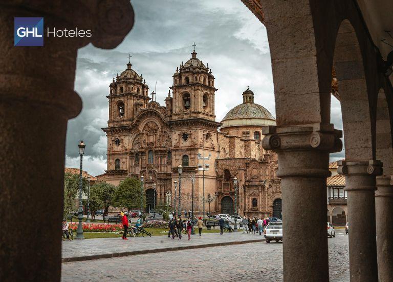 Guía de viaje a Cusco: qué hacer y cuándo ir Plaza central de la ciudad de cusco