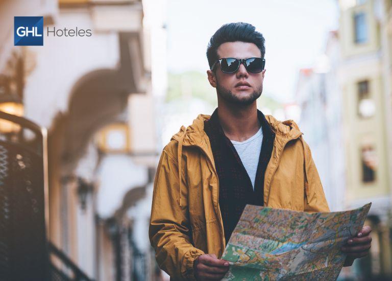 Por qué cada vez más viajeros eligen destinos menos populares personas viajando a lugares no tan conocidos para evitar la masificación