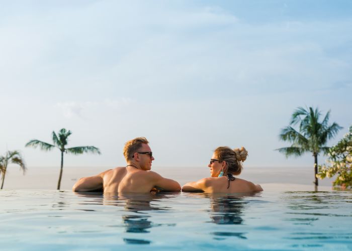 persona disfrutando de un actividad en un resort